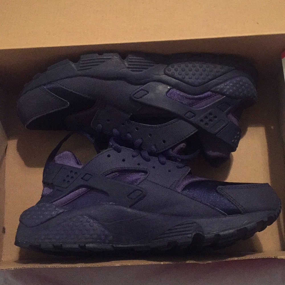 Women’s Air Huarache Run Size 8 Navy Blue